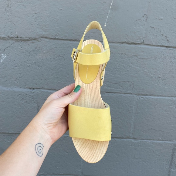 Intentionally Blank Wooden Sandals - Picture 2 of 7